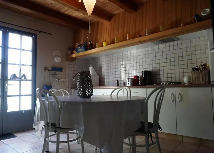 Maison Confortable Proche Commerces, Et Port - 6 Couchages, Jardin Clos Avec Terrasse Et Bbq - Fr-1-224b-453