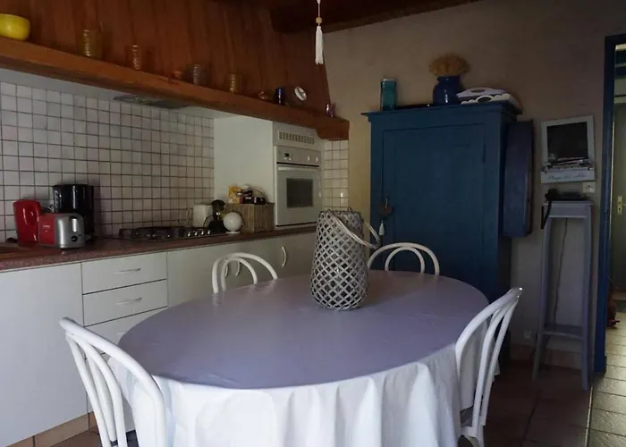 Maison Confortable Proche Commerces, Et Port - 6 Couchages, Jardin Clos Avec Terrasse Et Bbq - Fr-1-224b-453 *